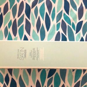 Mary Kay Satin Hands Scrub new